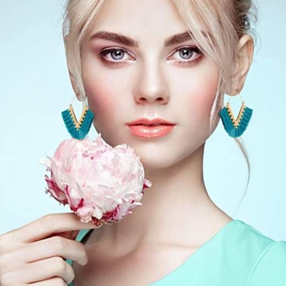 2/$25❣️Triangular Fringe Earrings - Picture 1 of 4